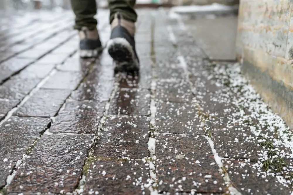 Salta vägbanan vid snöröjning i Stockholm