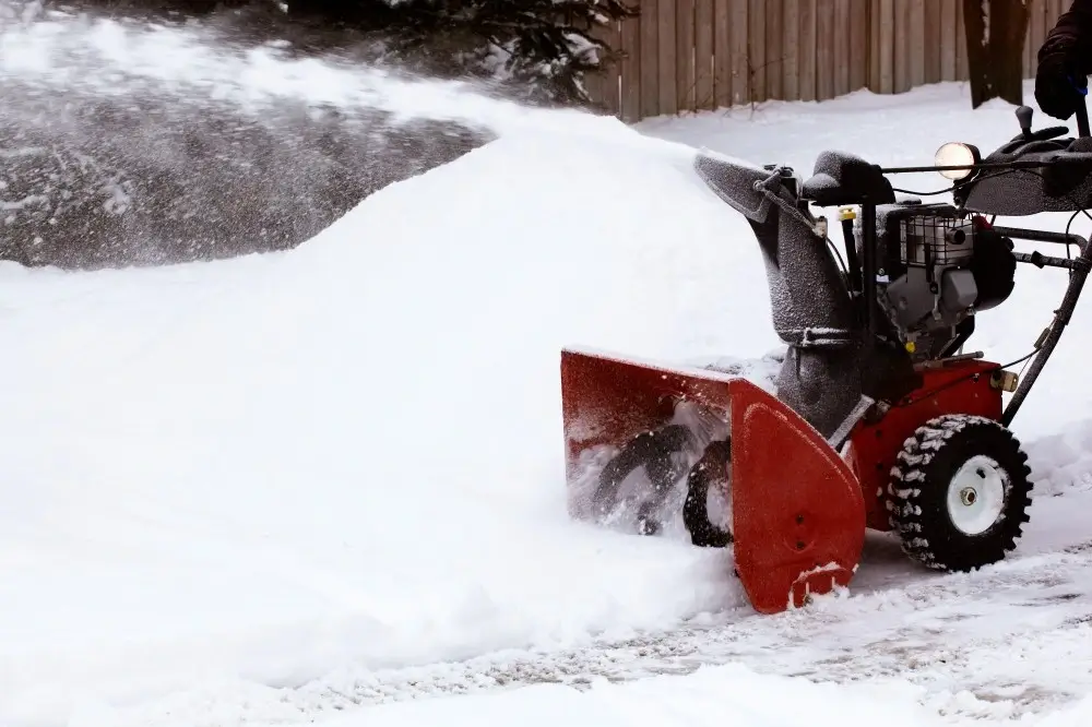Snöslunga som används vid markskottning i Stockholm